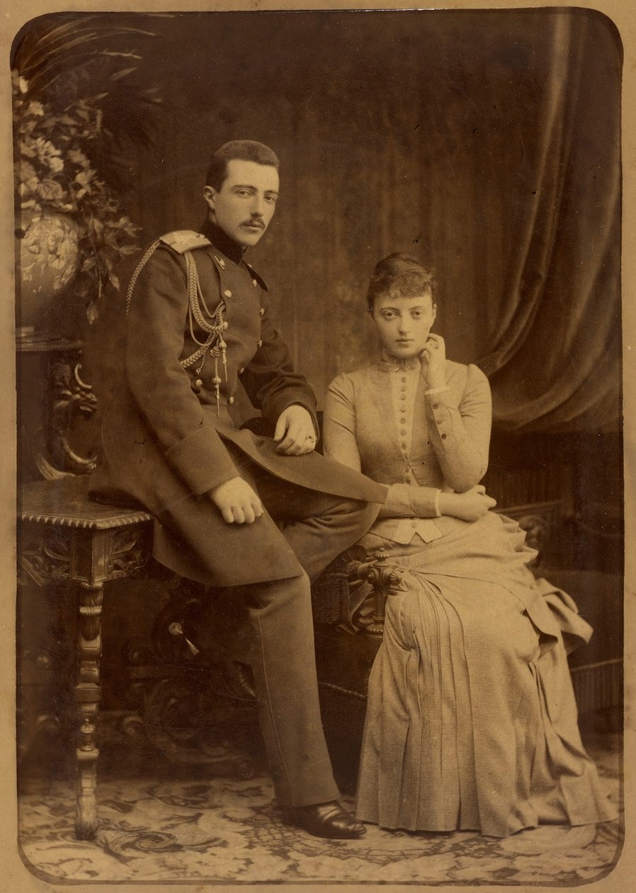 Michel Mikhailovich de Russie ja Anastasia Mikhailovna de Russie - Venäjän suurruhtinas Mikhailovitš ja Venäjän suurherttuatar Anastasia Mihailovna, kirjoittaneet Bergamasco, Charles (Karl) (1830-1896). Albumin Photo, c. 1880. Venäjän valtion elokuva ja va tekijältä Charles Bergamasco