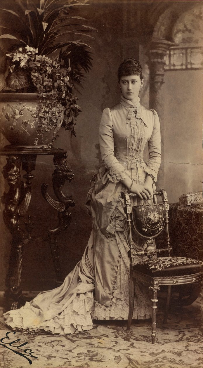 Elisabeth Fiodorovna de Russie (s. Elisabeth de Hesse Darmstadt) - Muotokuva suurherttuatar Elizaveta Fjodorovnasta (1864-1918), Hessenin ja Reinin prinsessa Elisabetista, Bergamasco, Charles (Karl) (1830-1896). Albumin Photo, n. 1884. Venäjän valtion elok tekijältä Charles Bergamasco