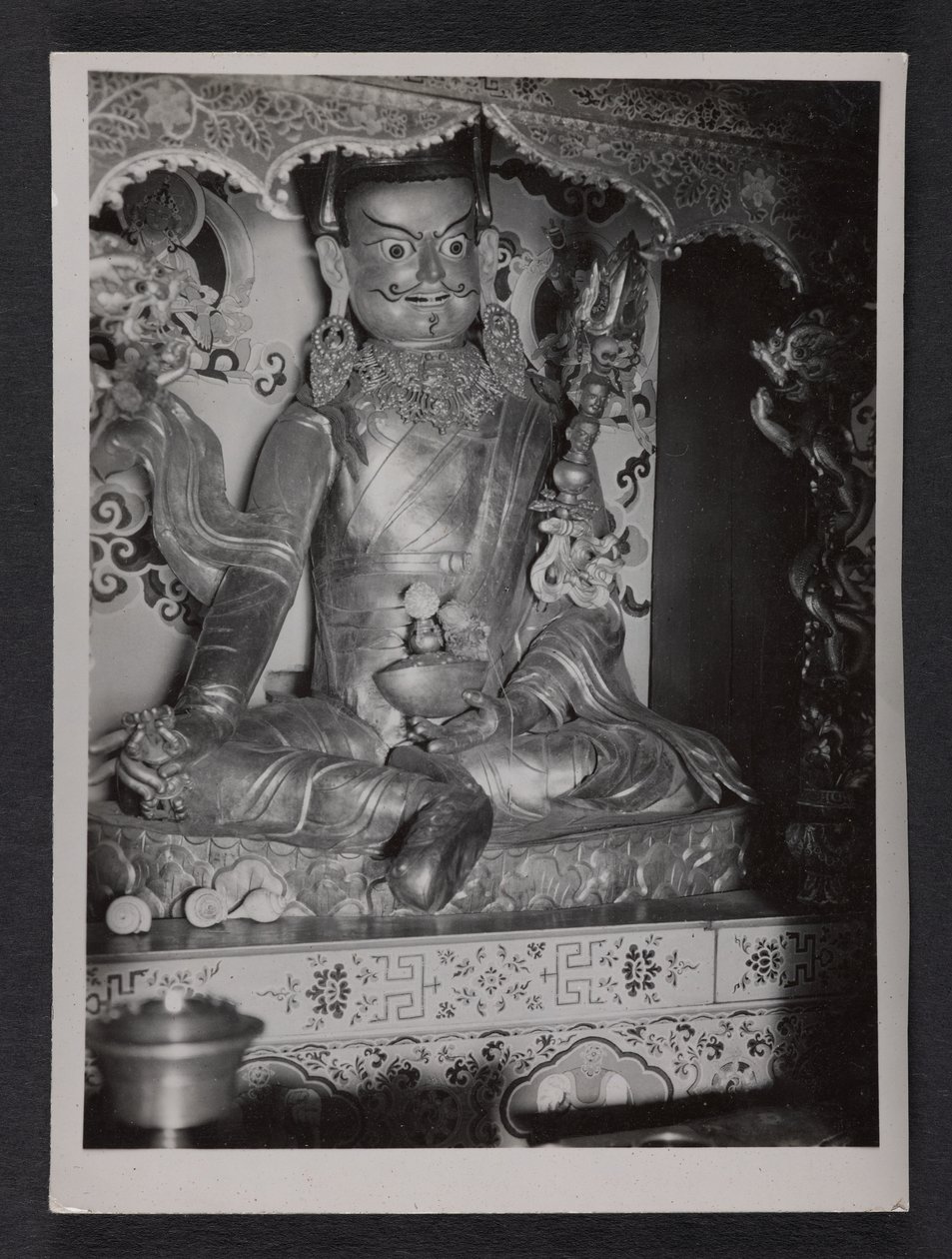  tekijältä Charles Alfred Bell