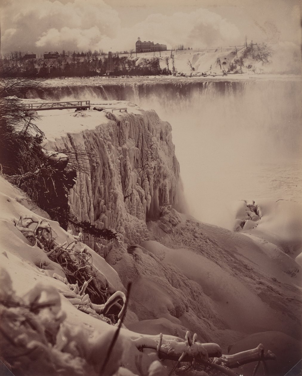 Jäätyneet putoukset, n. 1880 (kuva) (kuva) tekijältä Charles Bierstadt