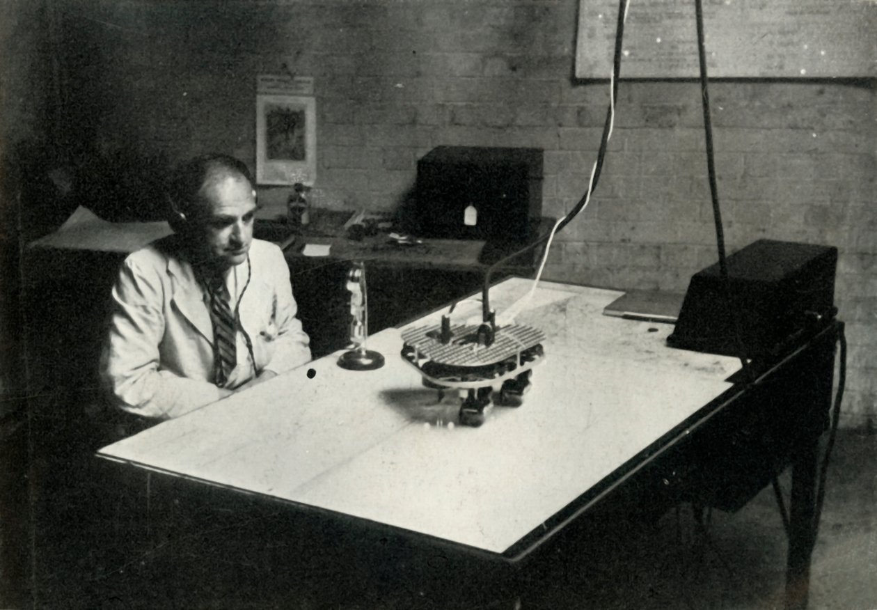 Ohjauspöytä RAF:n lentokoulutuskoulussa, 1941. tekijältä Charles Brown