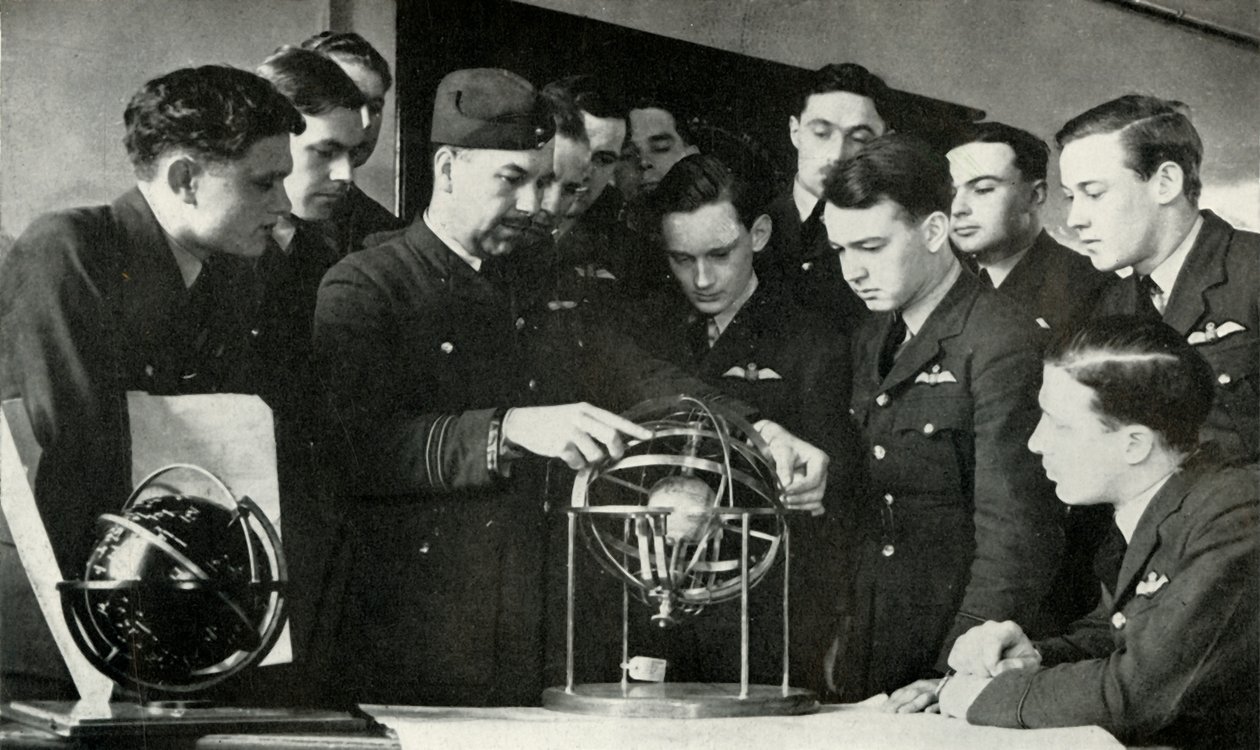 RAF-henkilöstö opiskeli navigointia toisen maailmansodan aikana, 1941. tekijältä Charles Brown