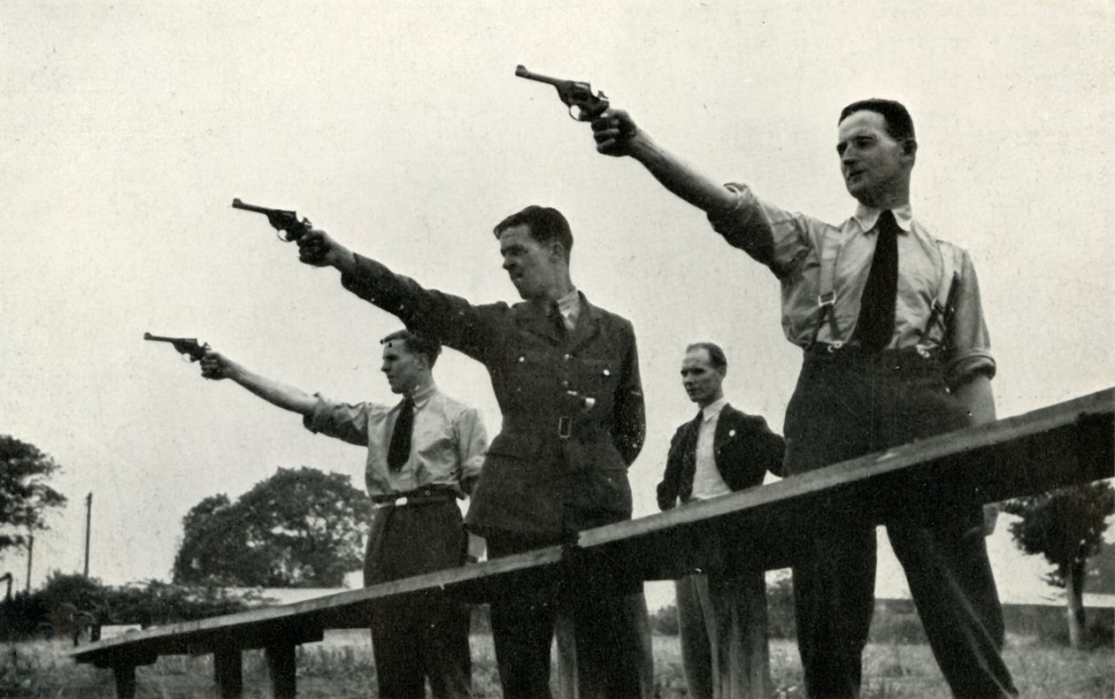 Revolveriharjoittelu peruskoulun lentokoulussa, 1941. tekijältä Charles Brown