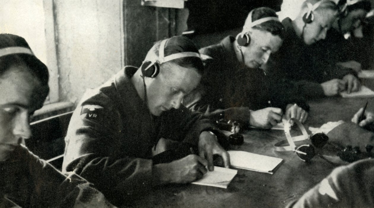 Tietoliikennealan koulutus, 1941. tekijältä Charles Brown