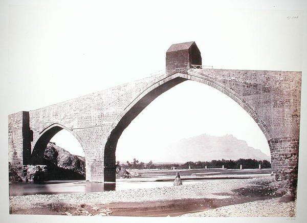 Paholaisen silta, Martorell, n. 1865 (albumiini hopeaprintti lasinegatiivista) tekijältä Charles Clifford