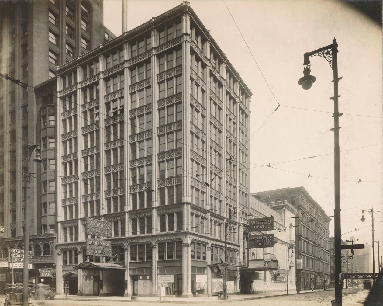 Näkymä Woods Theatresta osoitteessa 54 W. Randolph St., Chicago, n. 1900 tekijältä Charles E. Barker