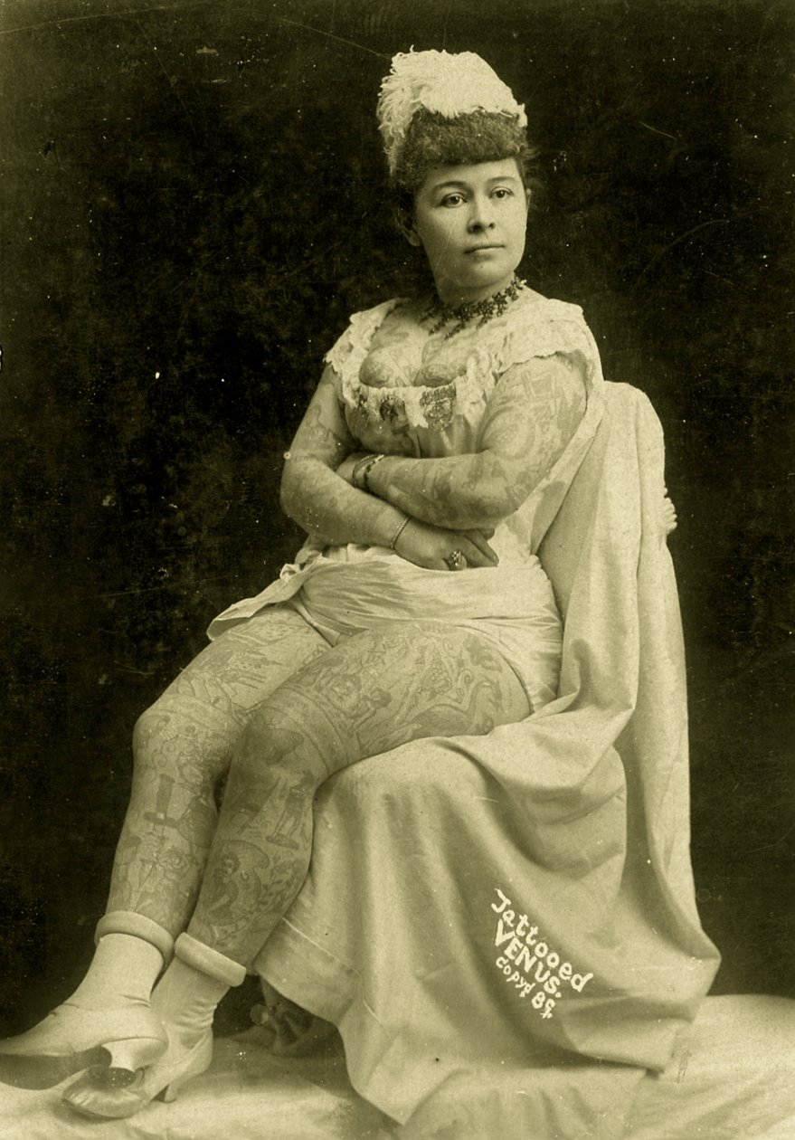 Annie Howardin muotokuva, Tatuoitu nainen, noin 1903. tekijältä Charles Eisenmann