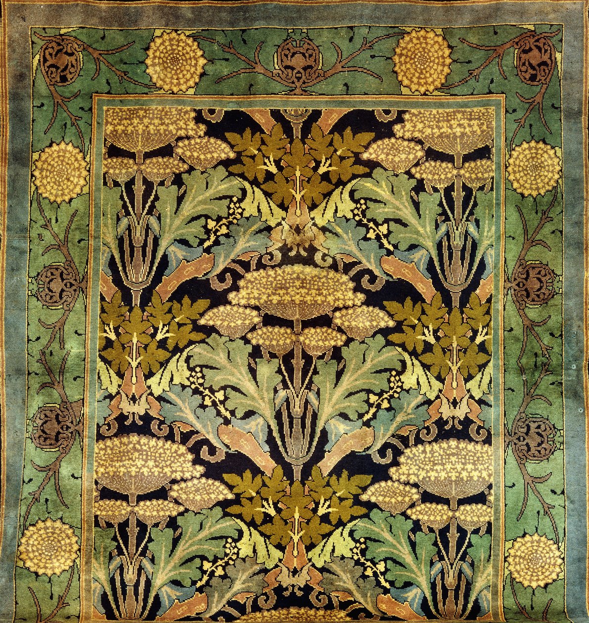 Donegal-villamatto kukkakuvioinnilla, n. 1903 (villa) tekijältä Charles Francis Annesley Voysey
