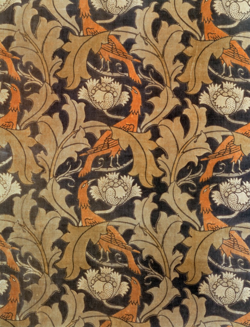 Kukat ja lehdet lintujen kanssa, valmistaja G.P.&J.Baker for Liberty & Co., n. 1893 (painettu sametti) tekijältä Charles Francis Annesley Voysey