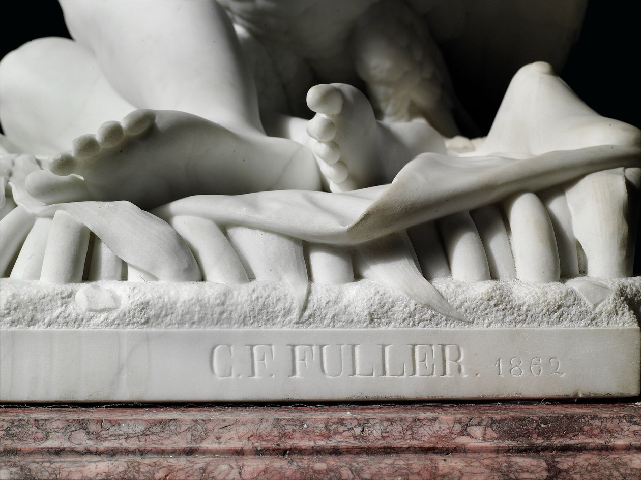 Luonnonkokoinen Rhodopiksen hahmo sokkelissa tekijältä Charles Francis Fuller