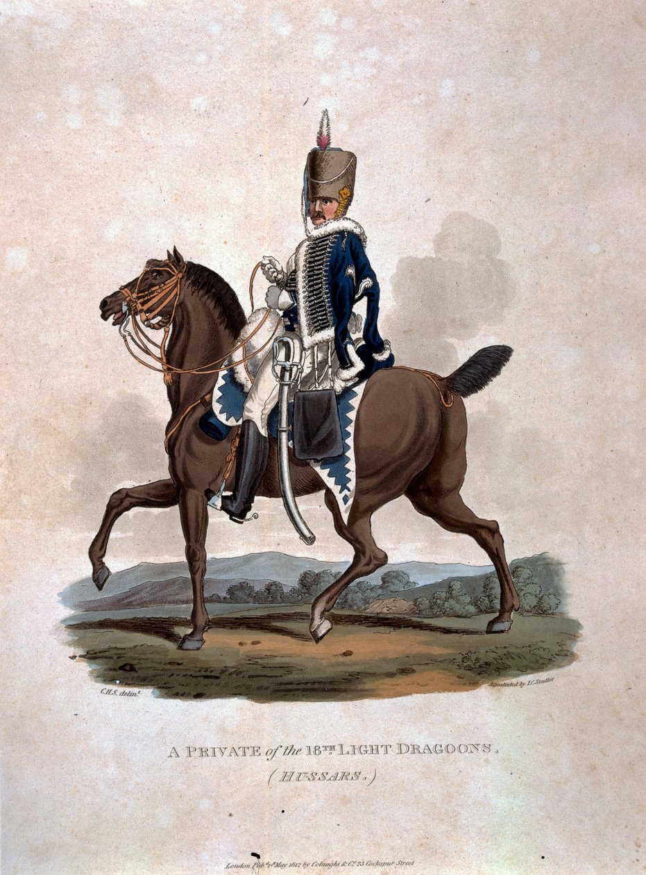18. valodraguonien (husaarien) sotamies teoksesta "British Imperiumin armeijan puvut, viimeisten määräysten mukaan 1812", kaivertanut J.C. Stadler, julkaissut Colnaghi und Co. 1812-15 tekijältä Charles Hamilton Smith