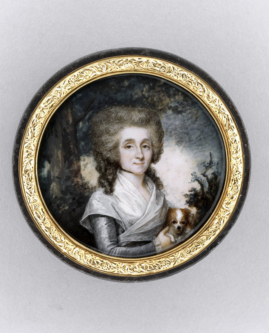 Laatikko, jossa on naisen muotokuva, n. 1785 (akvarelli norsunluun, kullattu, kilpikonnankuori ja lasi) tekijältä Charles Hénard