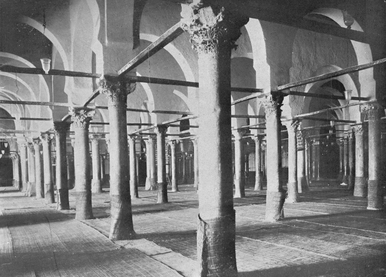Kairouan. Suuren moskeijan sisätilat, 1913 tekijältä Charles J. S. Makin