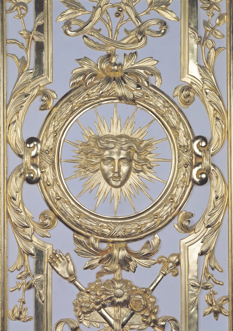 Yksityiskohta Ludvig XIV:n tunnusta 1638-1715 esittävästä paneloinnista Salon de Venus -salongista, 1668, kullattua puuta ks. myös 192316. tekijältä Charles Le Brun