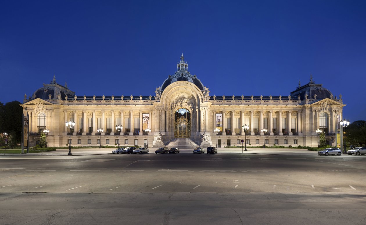Petit Palaisin julkisivu Pariisissa (kuva) tekijältä Charles Louis Girault
