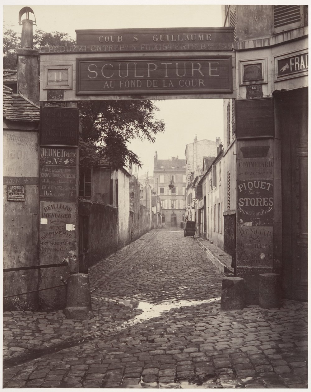 Cour Saint-Guillaume tekijältä Charles Marville