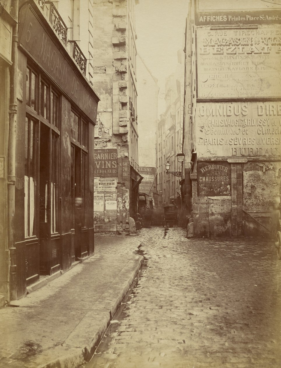 Rue Tirechappe nähtynä Rue Saint-Honorélta tekijältä Charles Marville