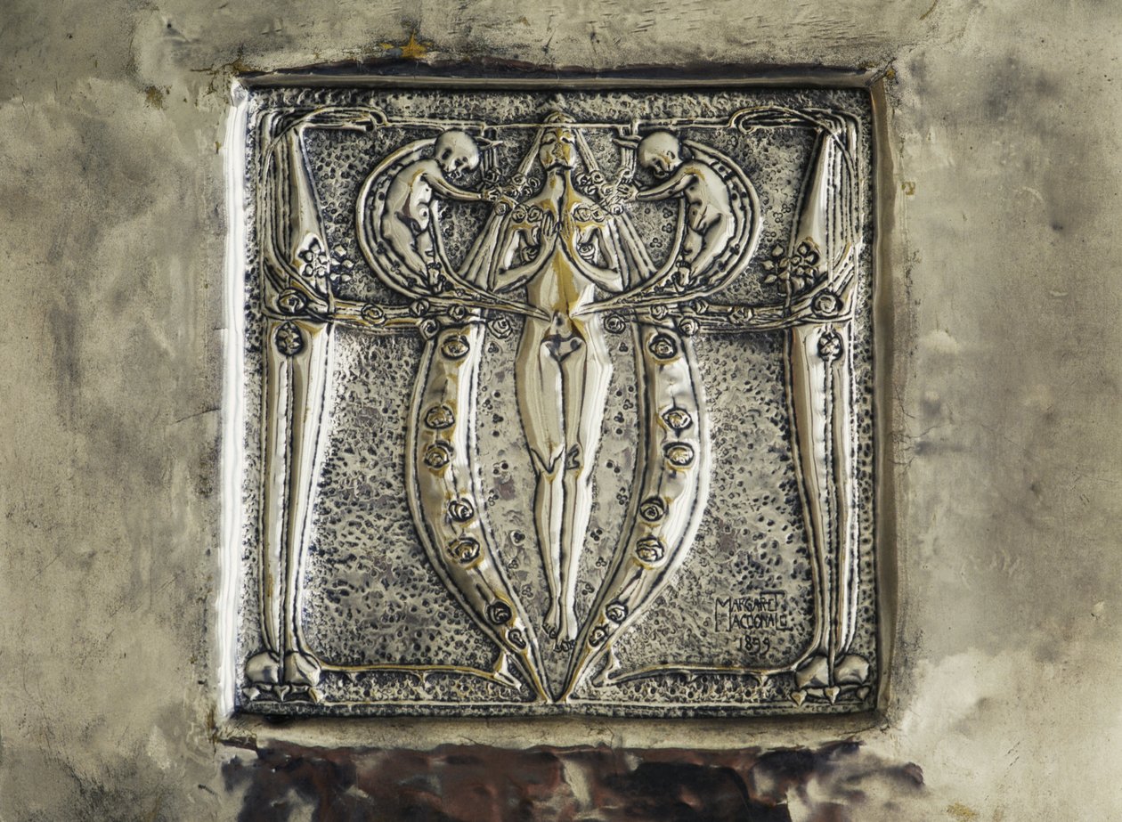 Basreliefi, yksityiskohta takkakoristeesta, makuuhuone Charles Rennie Mackintosh, Iso-Britannia, 1900-luku tekijältä Charles Rennie Mackintosh