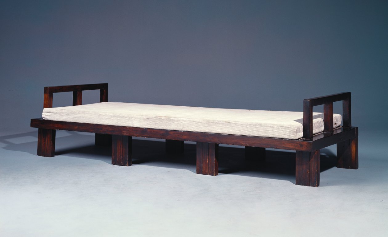 Päiväsänky tekijältä Charles Rennie Mackintosh