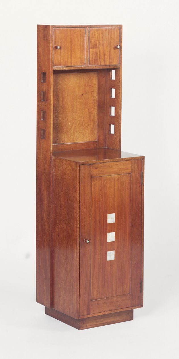 Helmiäinen upotekoristeinen yöpöytäkaappi, 1917 (mahonki) tekijältä Charles Rennie Mackintosh