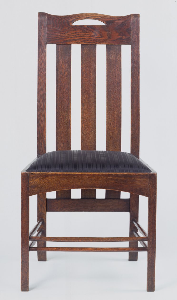 Sivutuoli, yksi parista, valmistettu Miss Cranstons Argyle Street Tearoomsille, Glasgow, 1896 (tammi) tekijältä Charles Rennie Mackintosh