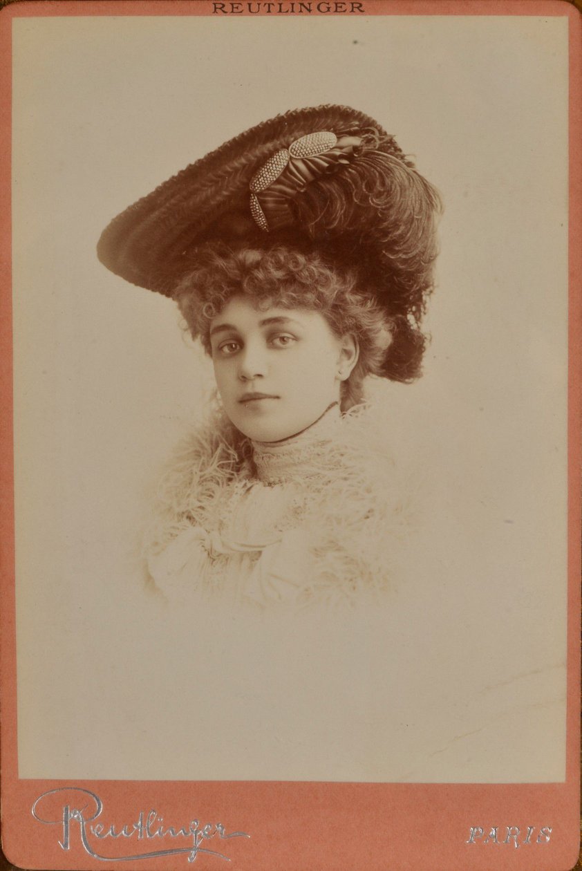 Elegantti nainen hattu päässään - Charles Reutlinger tekijältä Charles Reutlinger