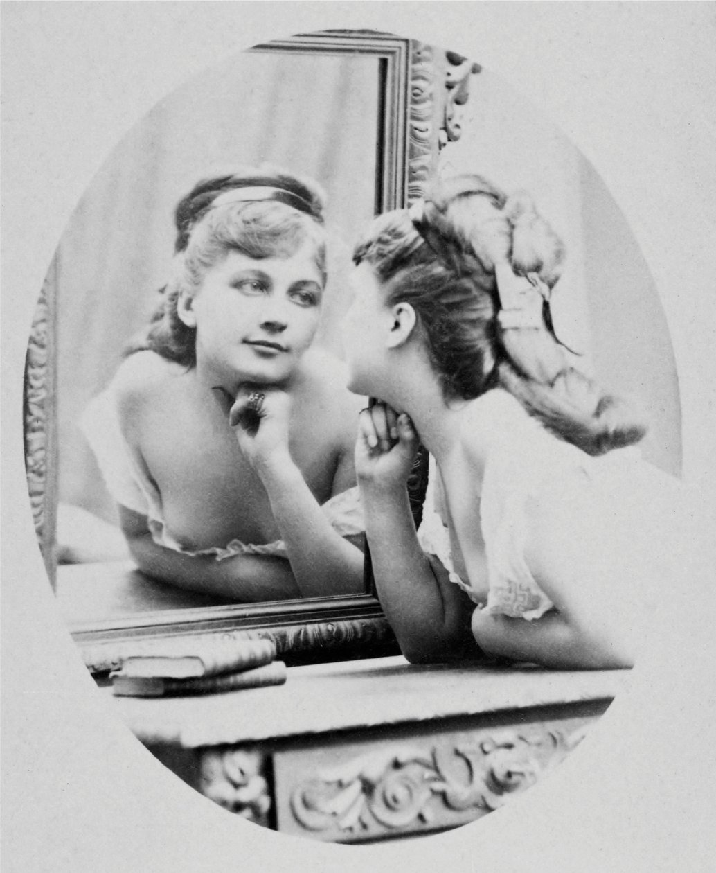 Muotokuva näyttelijä Henriette Victoire Drouardista (1851-1923). tekijältä Charles Reutlinger