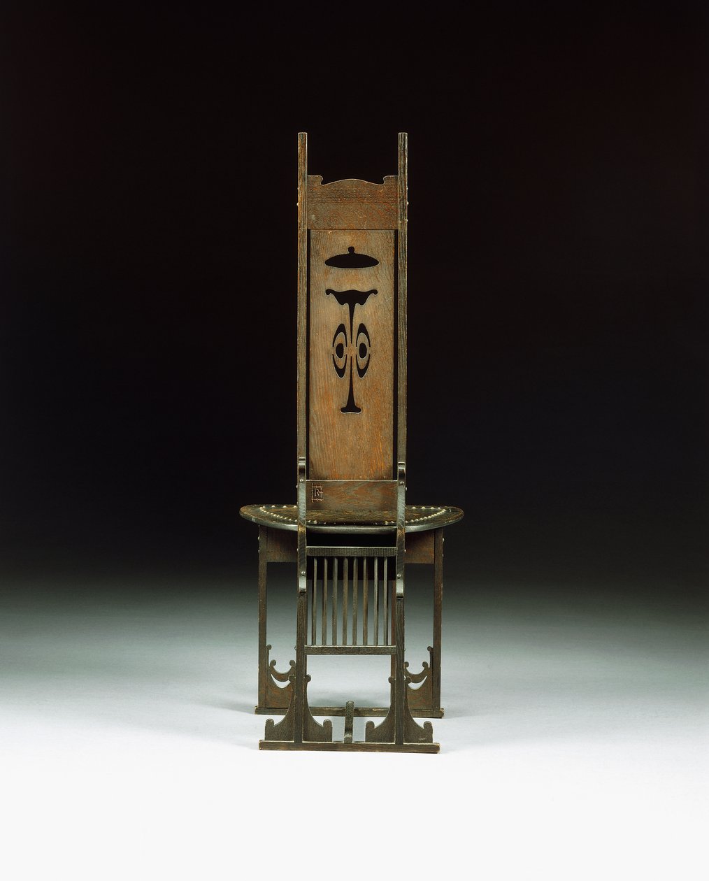 Sivutuoli, lävistetty design, n. 1899 (veistetty tammi) tekijältä Charles Rohlfs