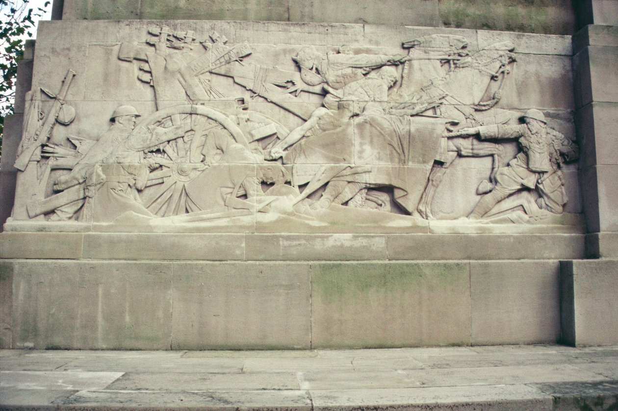 Yksityiskohta Royal Artillery Memorial -muistomerkistä 1914-18, 1925 (Portlandin kivi) tekijältä Charles Sergeant Jagger