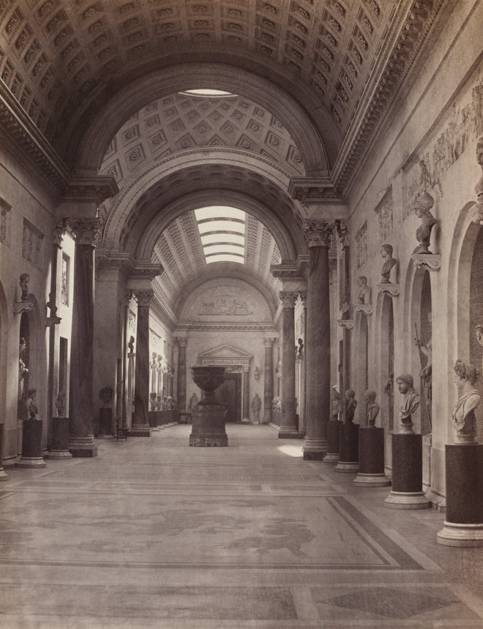 Vatikaani: Galerie Nuovo Braccio, noin 1860 (valkopainatus kollodioninegatiivista). tekijältä Charles Soulier