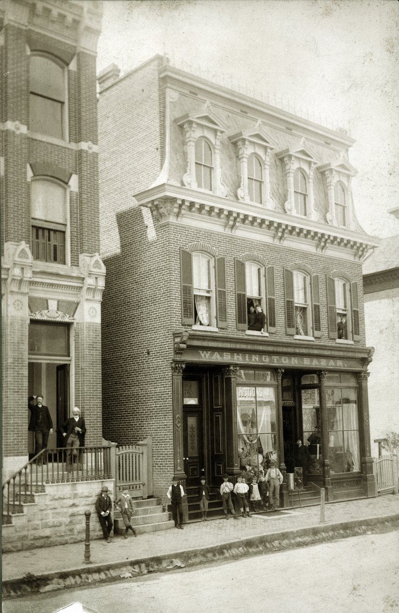Washington Bazaar ja pankkirakennuksen sisäänkäynti. Main Street tekijältä Chicago Steffens