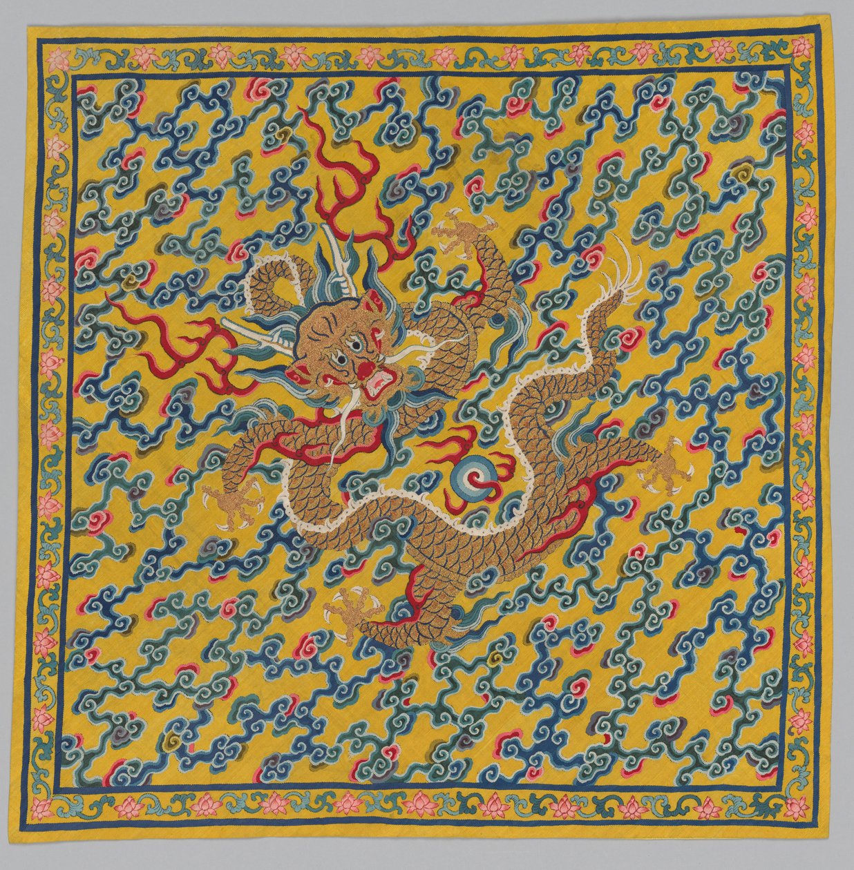 Kääre kuvakudoskäärölle, jossa kirkasta ja mutaista vettä sekoittuu Jing- ja Wei-jokien risteyksessä tekijältä China, Qing dynasty