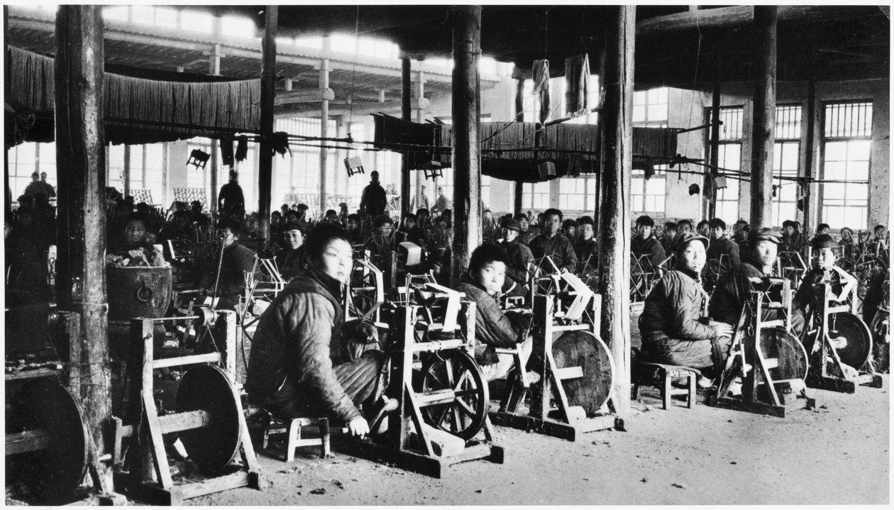 Kiinalaisten johtama tehdas lähellä Chihsieniä, noin 1930 tekijältä Chinese Photographer