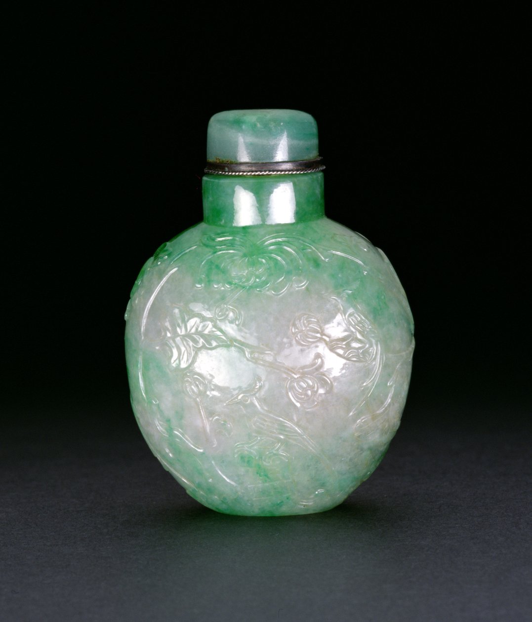 Fasaaneilla ja perhosella koristeltu pullo, n.1780-1850 (jade) tekijältä Chinese School