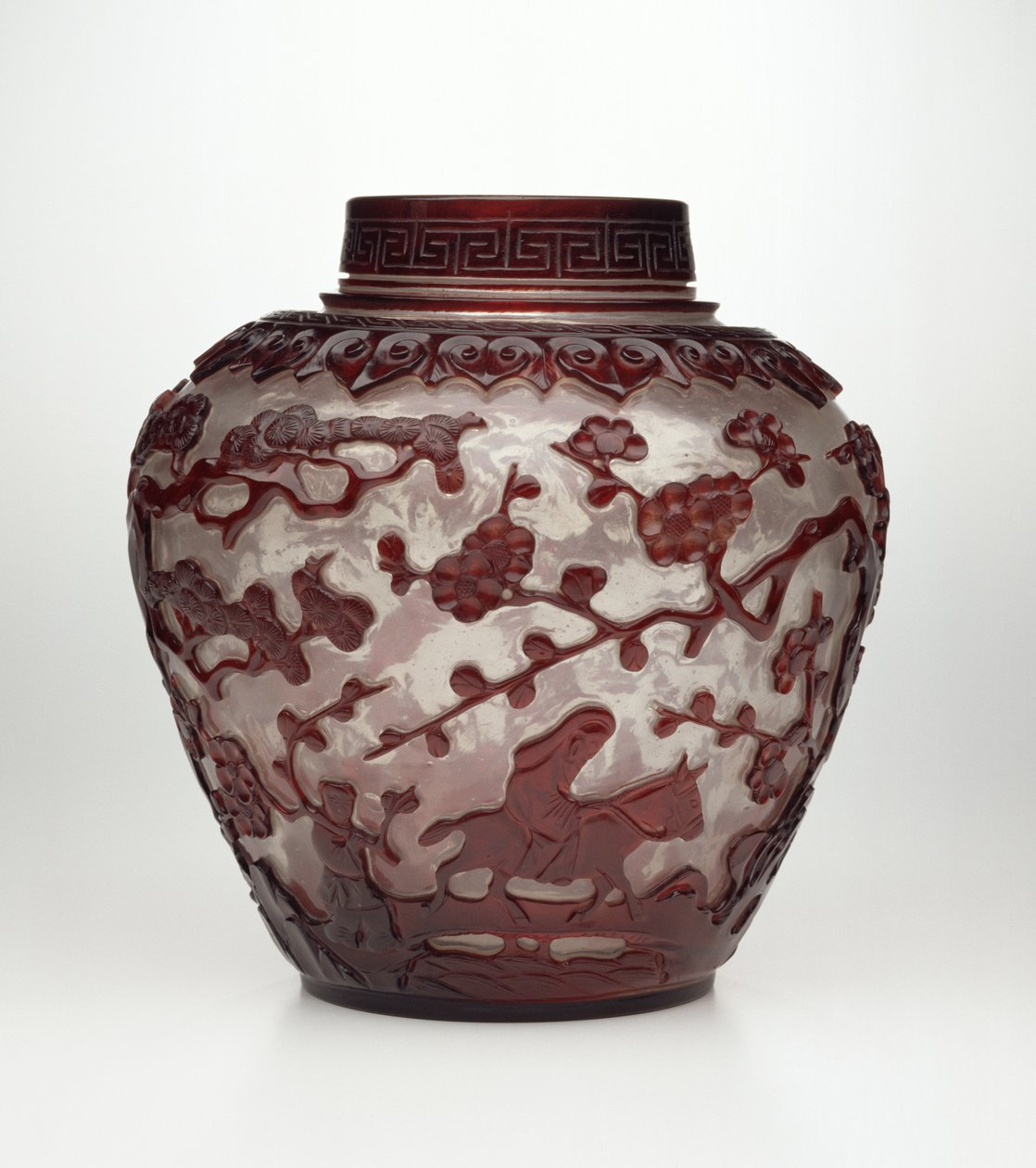 Kaksivärinen veistetty pekingiläinen ruukku, Qianlongin kausi, 1736-95 (lasi). tekijältä Chinese School