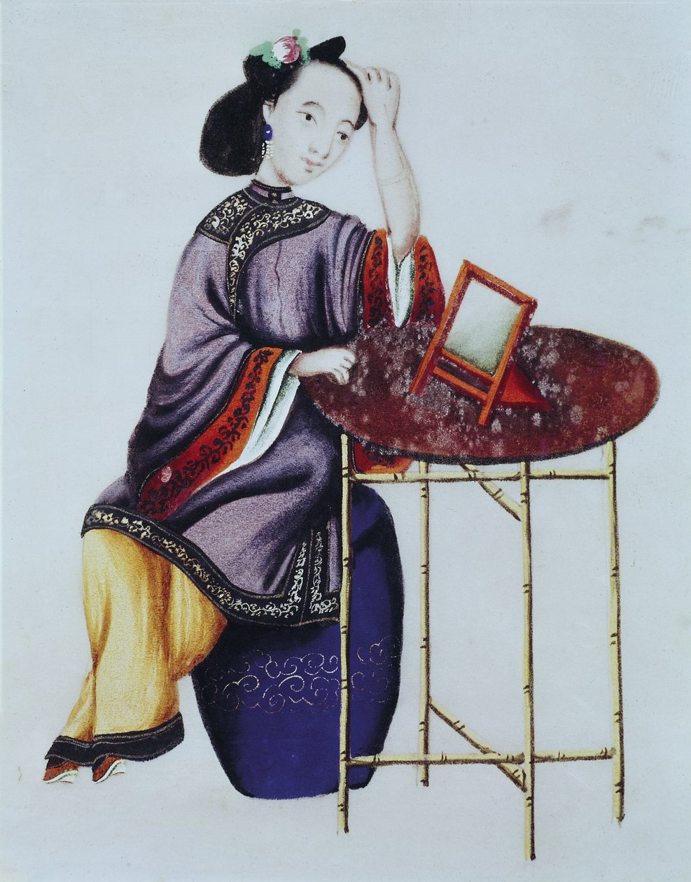 Kiinalainen nainen, joka järjestää hiuksiaan, Qianlong-kausi (1736-96) tekijältä Chinese School