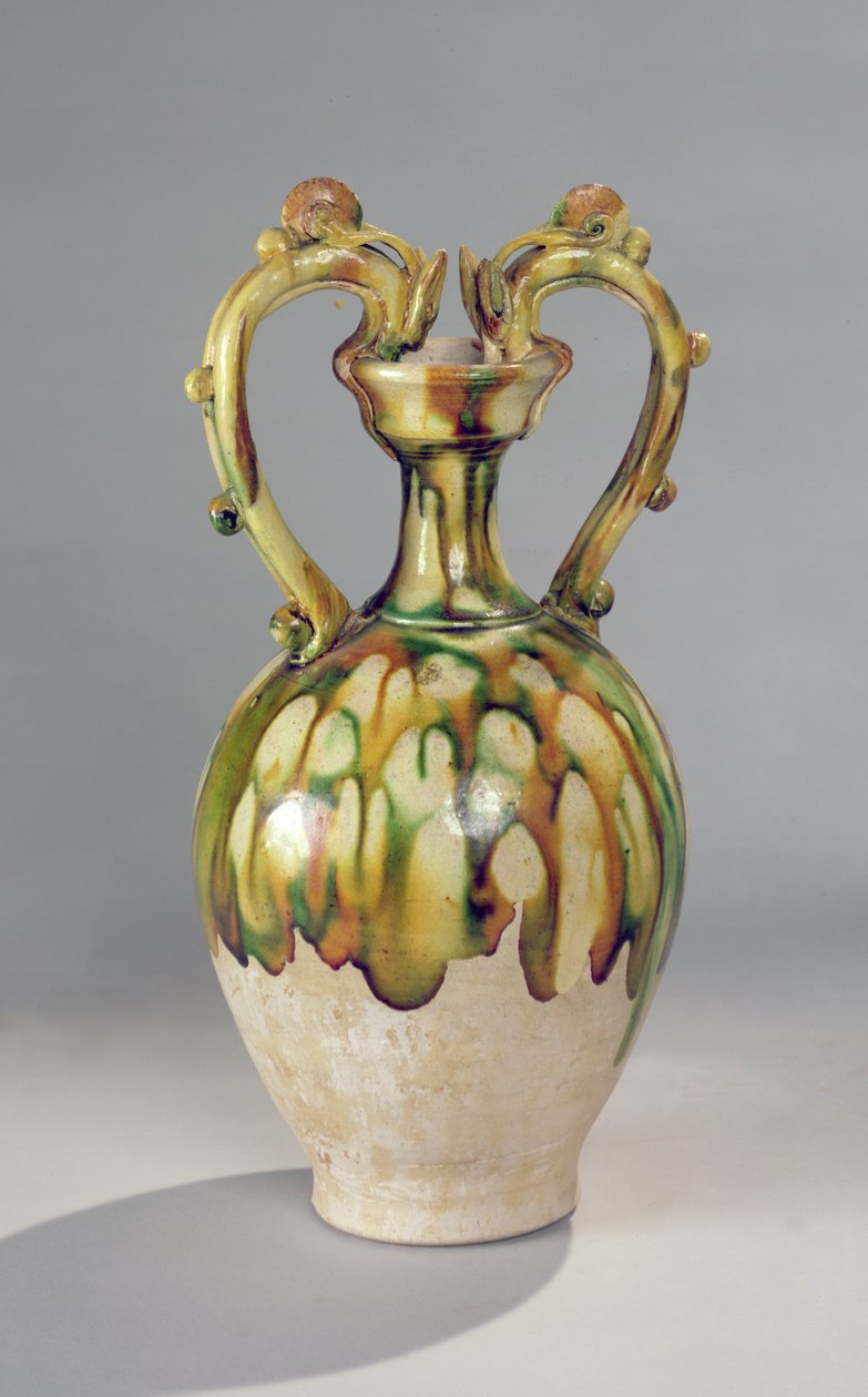Amphora kahvoilla lohikäärmeen päiden muodossa, jossa on kolmivärinen lasitus, Tang-dynastia, 618-907 (keraaminen) tekijältä Chinese School
