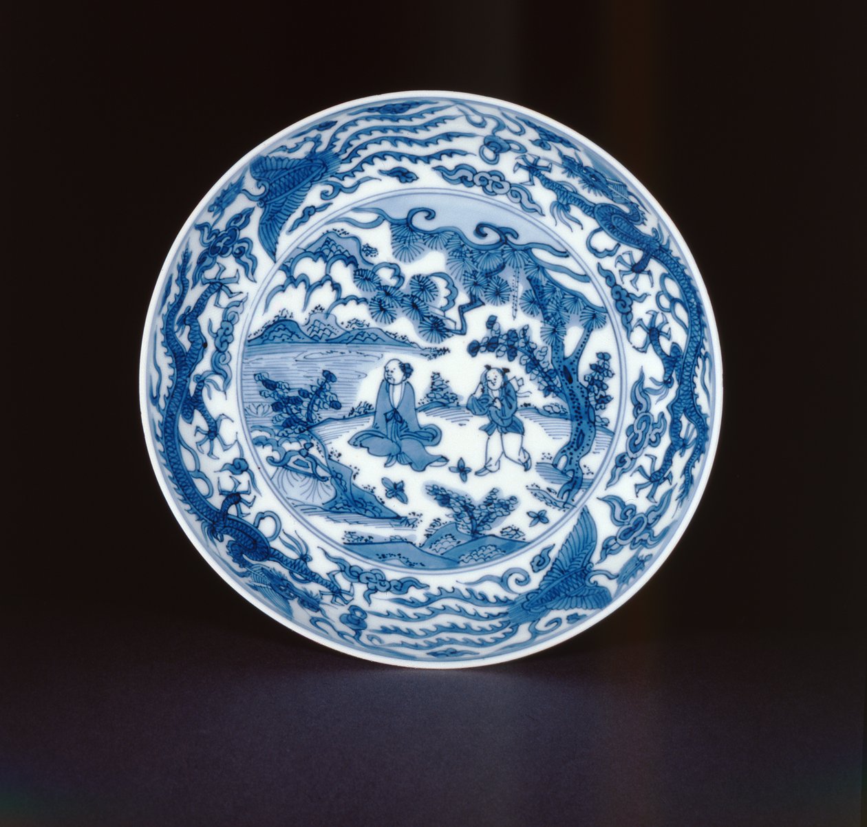 Sinivalkoinen astia maalattu salvialla ja palvelijalla, Wanlin merkki ja aikakausi, 1573-90 (posliini) tekijältä Chinese School