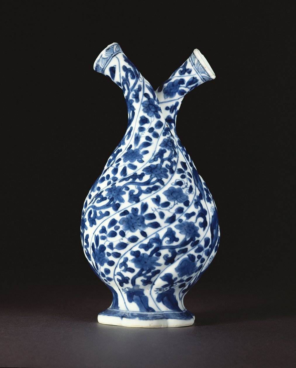 Sinivalkoinen kaksoispullo eurooppalaisessa lasimuodossa, Kangxi-kausi (1662-1722) (posliini) tekijältä Chinese School