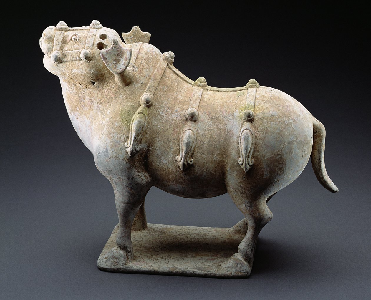 Bull, Sotivien valtioiden aikakausi, 1027-220 eKr. (keramiikka) tekijältä Chinese School