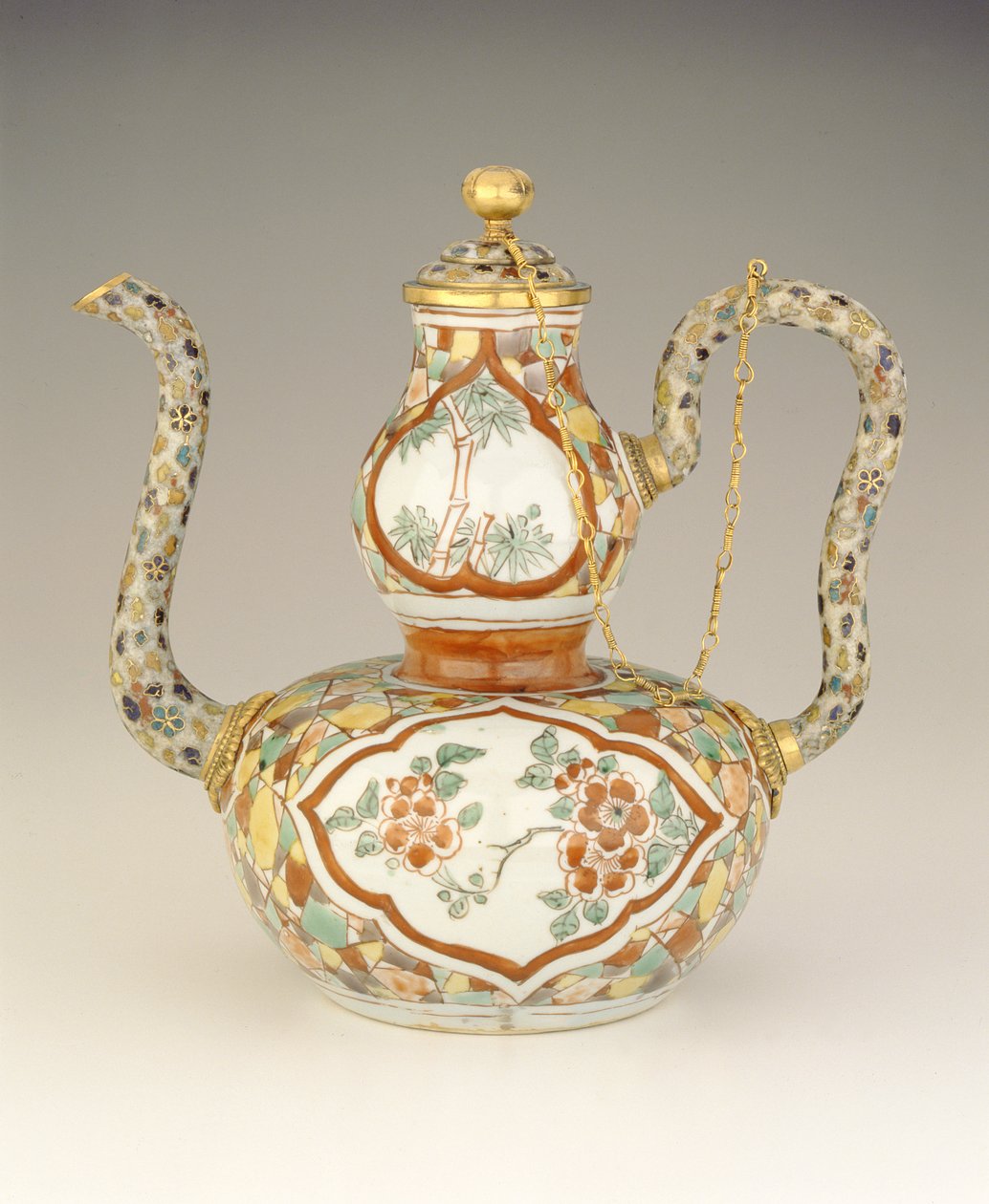 Ewer, myöhäinen Ming-dynastia, Tianqi-kausi, 1621-27 (posliini & cloisonne-emali) tekijältä Chinese School