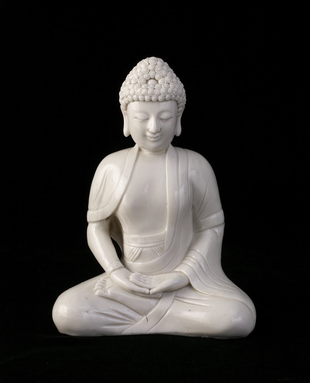 Istuva Buddha, Fujianin maakunta, Ming- tai Qing-dynastia (keraaminen) tekijältä Chinese School