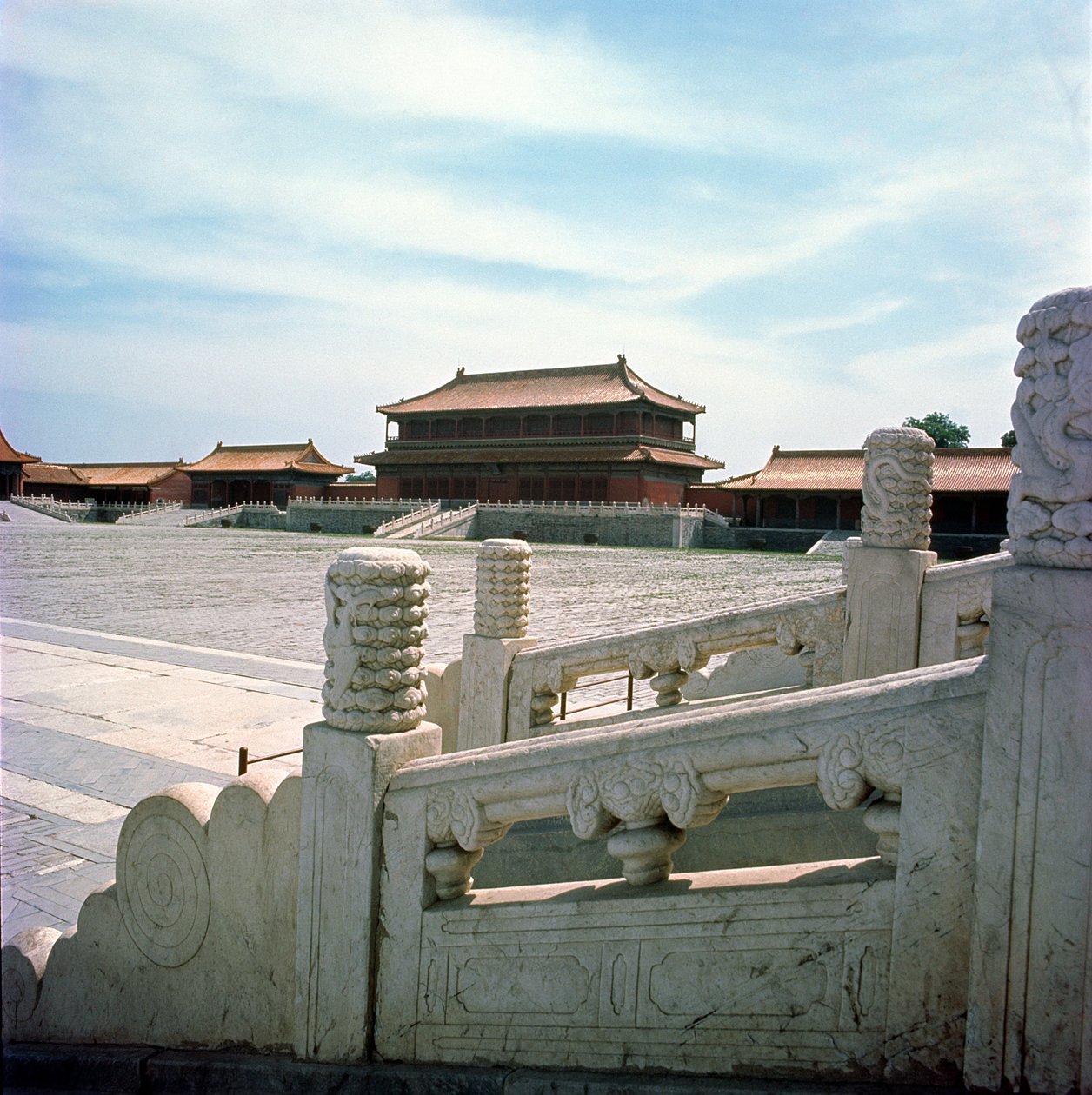 Näkymä keskusrampilta, joka johtaa Hall of Supreme Harmony, Ming-dynastia 1420 tekijältä Chinese School