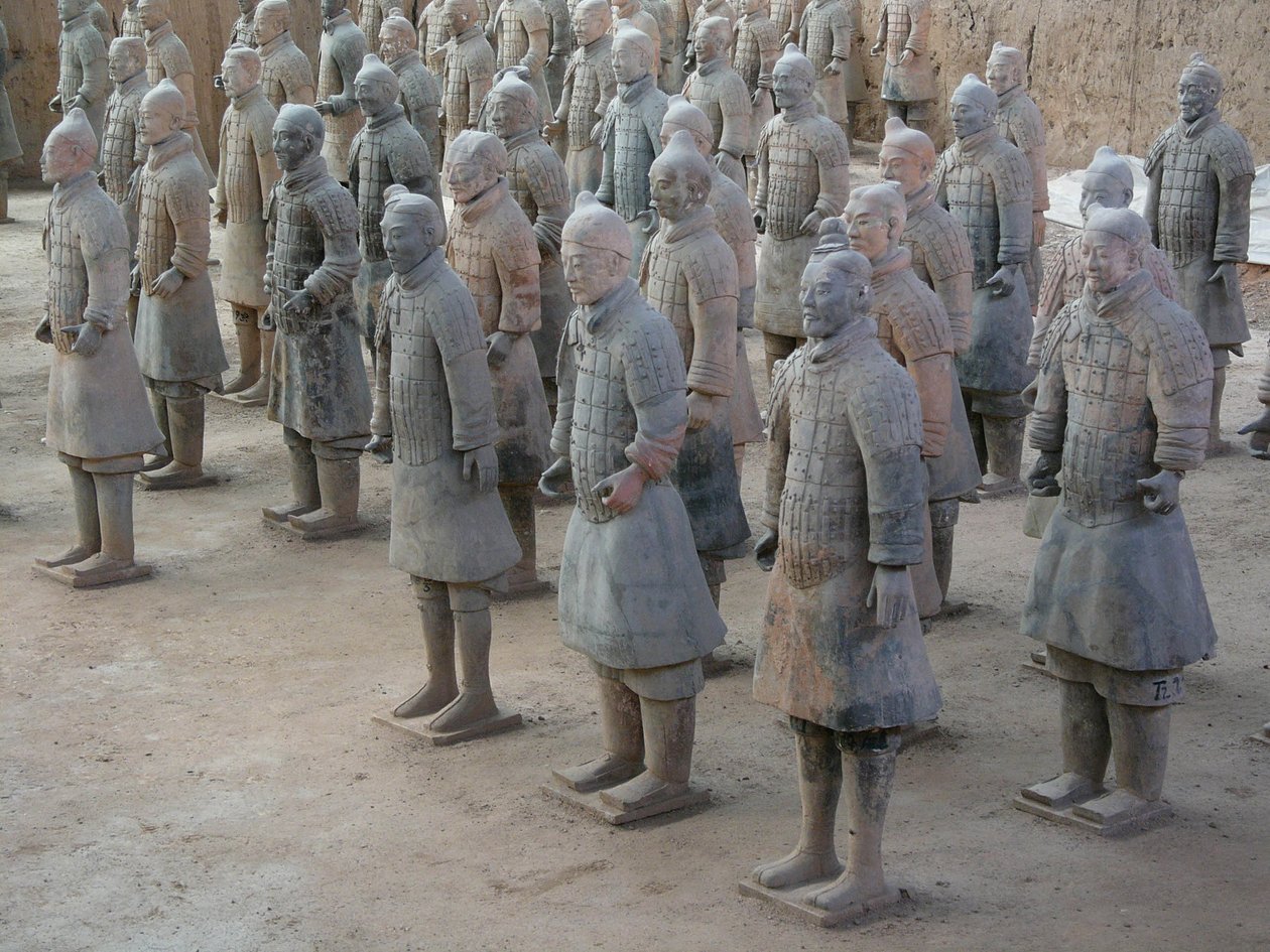 Xian-museo, terrakottasoturit keisari Shi Huangdin haudalta tekijältä Chinese School