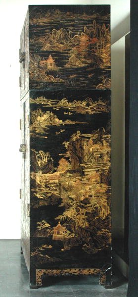 Keisarillinen vaatekaappi, Qing-dynastia, Kangxi-kausi (1662-1722) (kultalakka) tekijältä Chinese School Chinese School
