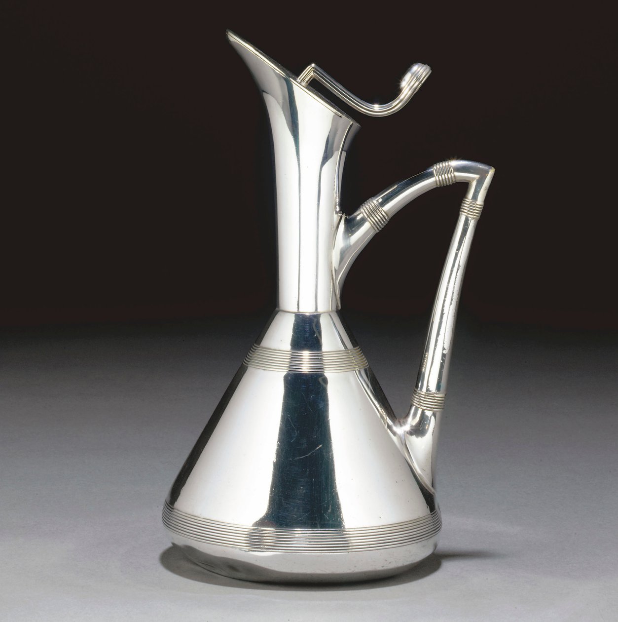 Ewer tekijältä Christopher Dresser