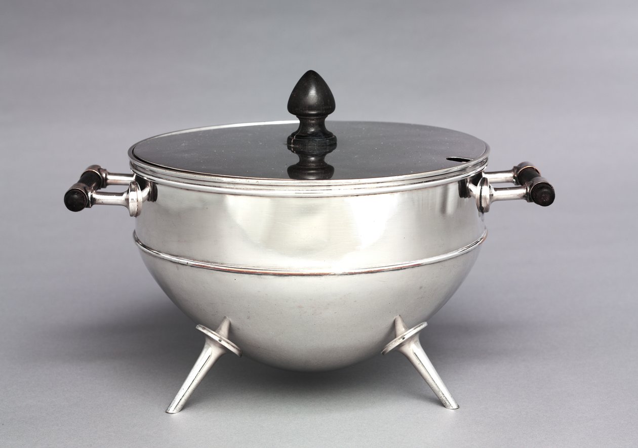 Tureen, valmistaja Hukin & Heath, n. 1880 tekijältä Christopher Dresser