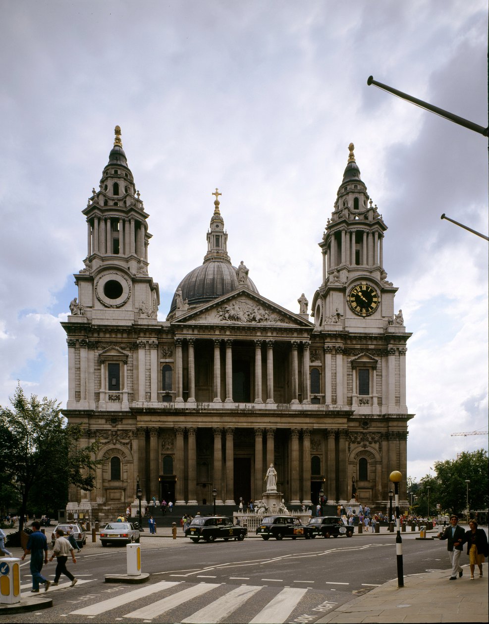 Näkymä Pyhän Paavalin katedraalille, jonka suunnitteli arkkitehti Christopher Wren (1632-1723) 1675-1710 Lontoo, Englanti tekijältä Christopher Wren