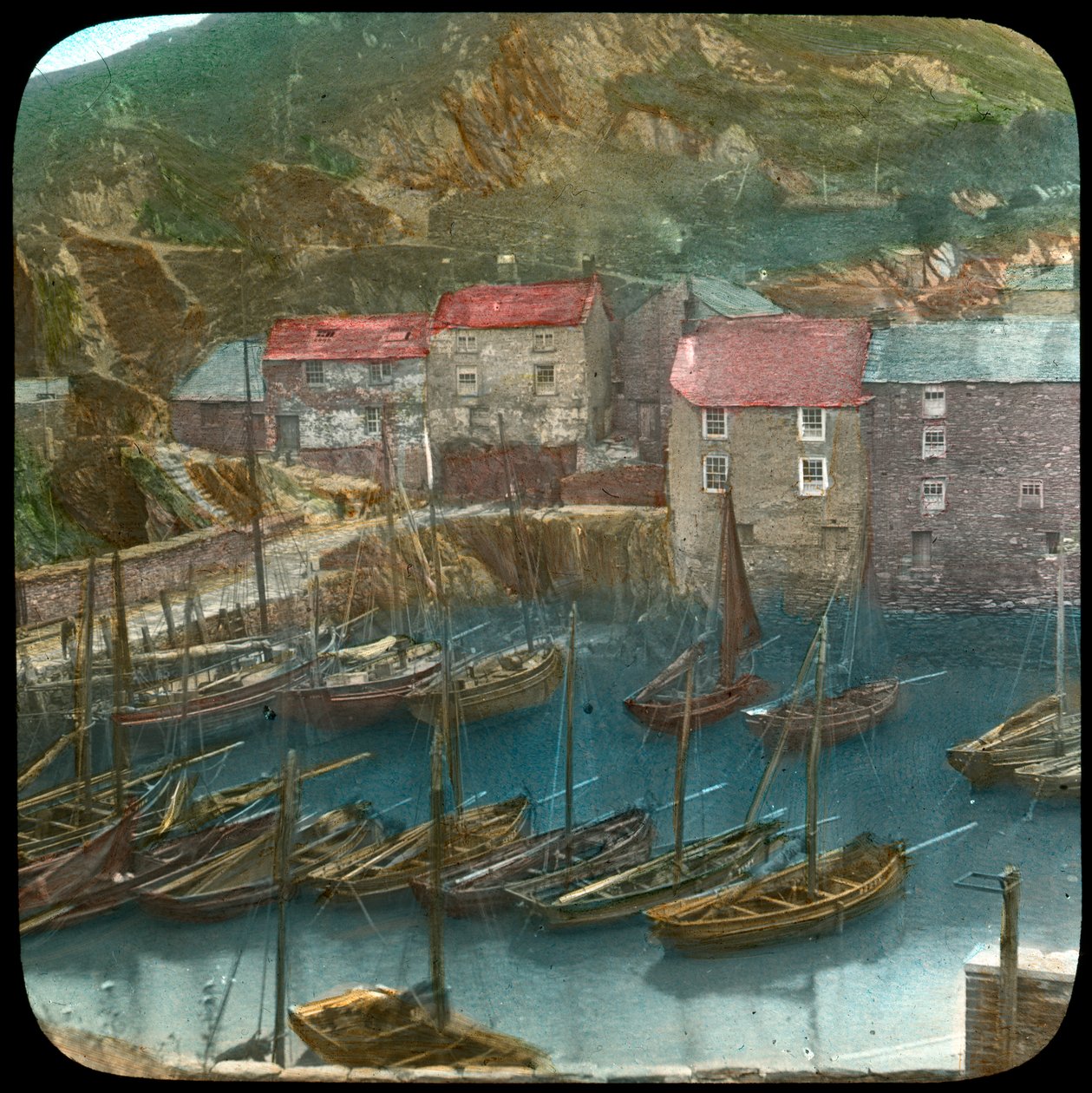 Kalastusveneet satamassa, Polperro, Cornwall, 1800-luvun loppu tai 1900-luvun alku tekijältä Church Army Lantern Department