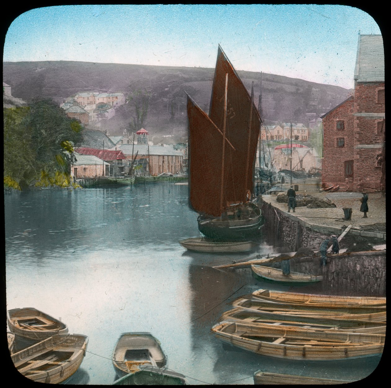 Looe, Cornwallin laiturilta 1800-luvun lopulta tai 1900-luvun alusta tekijältä Church Army Lantern Department